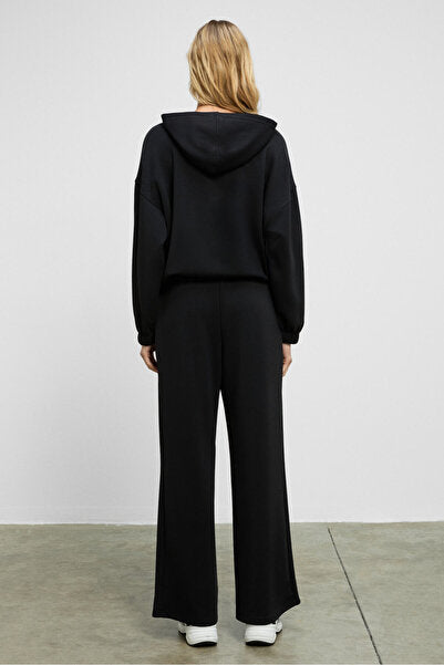 AMOURA Women's Soft and Flexible Fabric Hooded Zippered Long Sleeve Black Sweatshirt