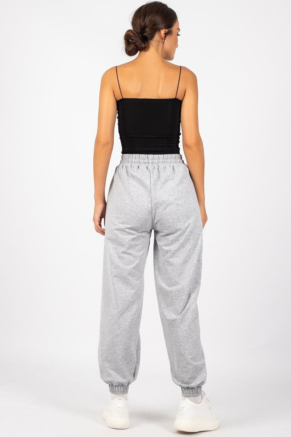 Women's Gray Pocket Sweatpants with Elastic Waist and Legs Arm-22Y024062