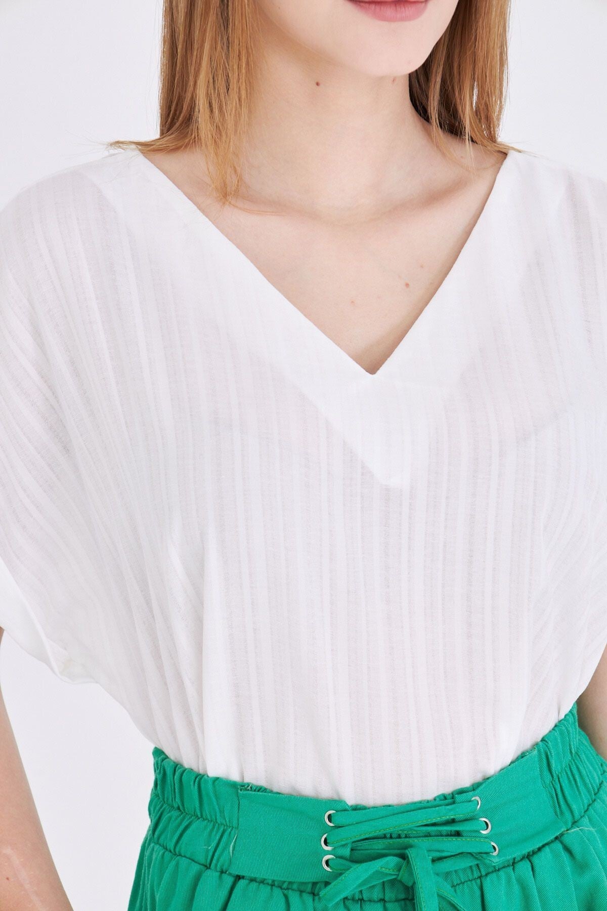 Women's White V-neck Slits on the Sides and Long Back with Double Sleeve Detail Oversize Blouse ARM-24Y001074