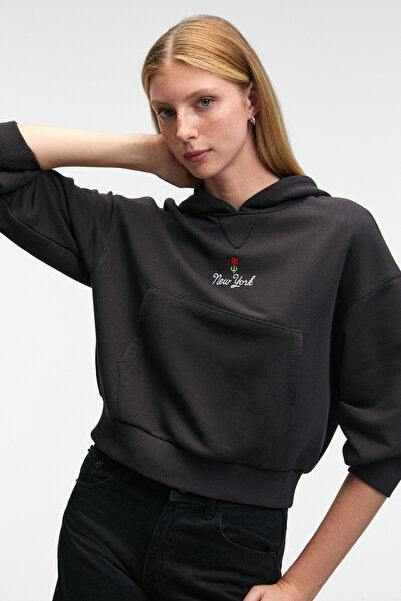ISADORA Women's Hooded Embroidery Detailed Regular Fit Crop Anthracite Sweatshirt
