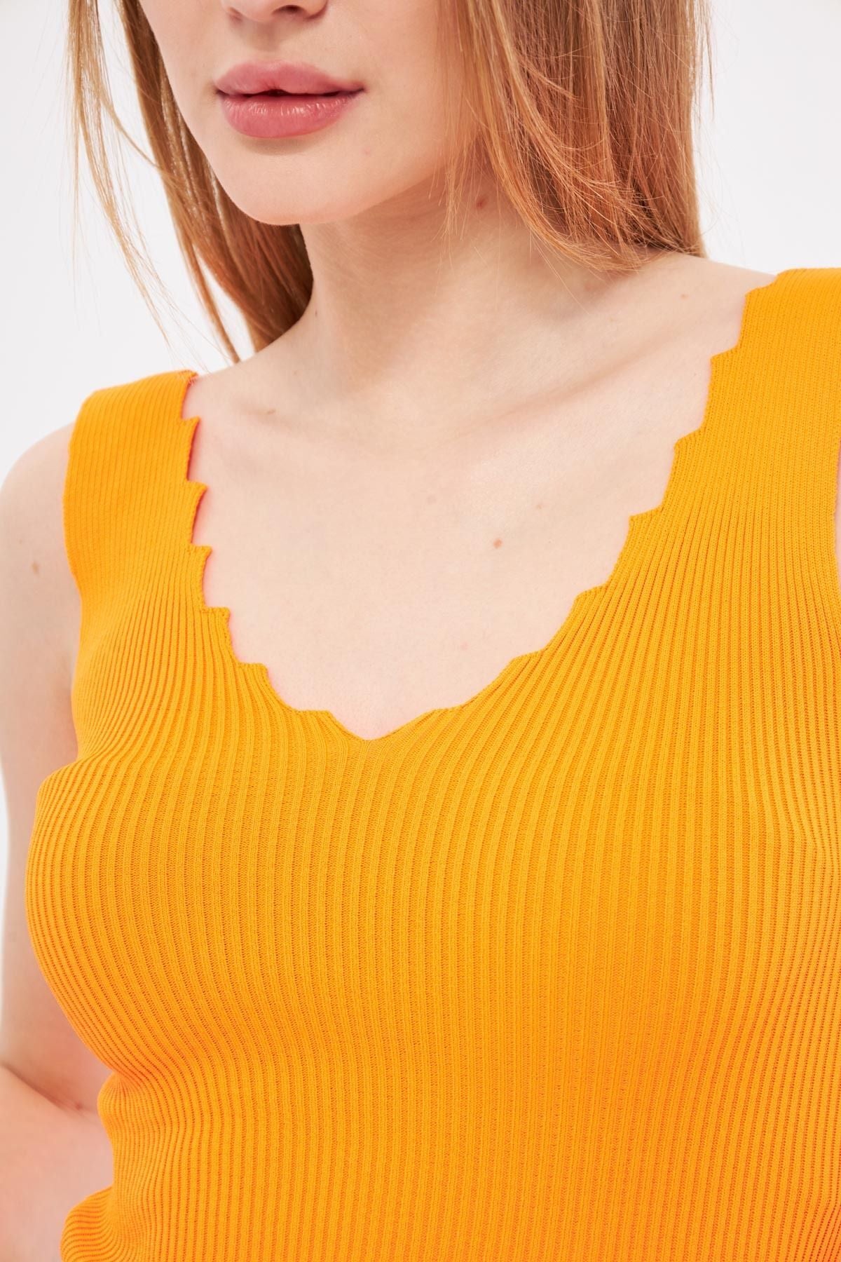 Women's Neon Orange Zigzag V-Neck Camisole Blouse ARM-23Y069004