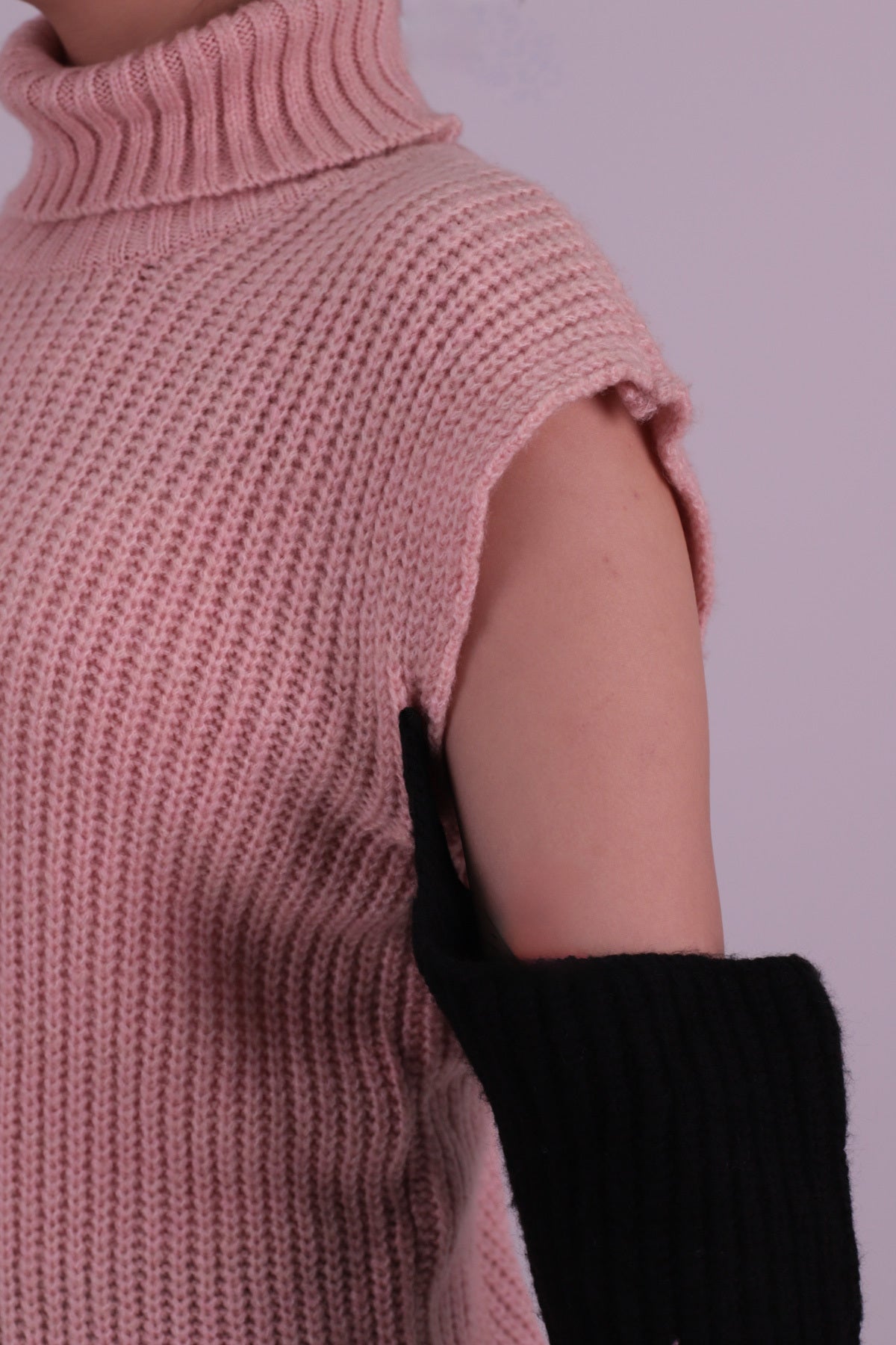 Women's Powder Turtleneck Sleeves Low-cut Knitwear Sweater ARM-26K136015