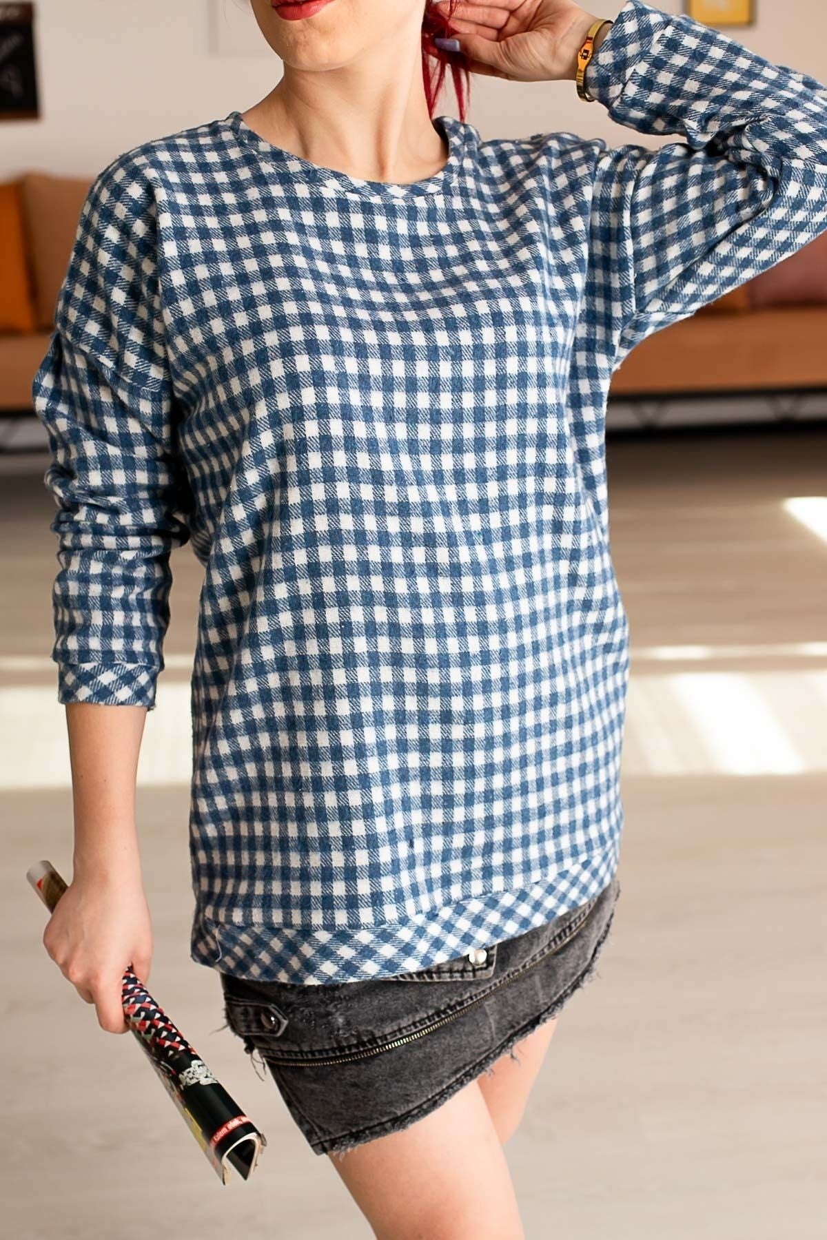 Women's Indigo Plaid Pattern Round Collar Oversize Sweatshirt Arm-23y001039